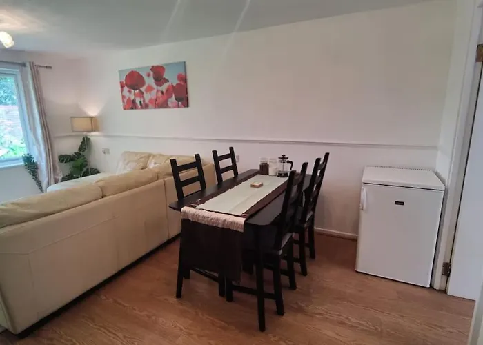 2 Bed Brick Lane Flat, Liverpool St